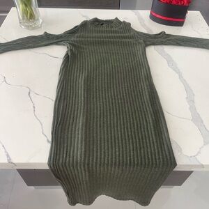 Love Chesley Green Ribbed Cold Shoulder Dress – Size M WOW OPEN SHOULDERS